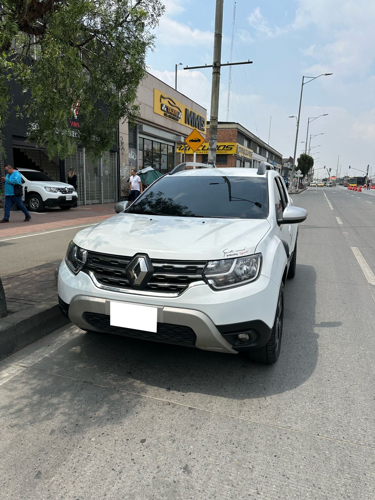 DUSTER ICONIC 2024 4X4 - Image 10