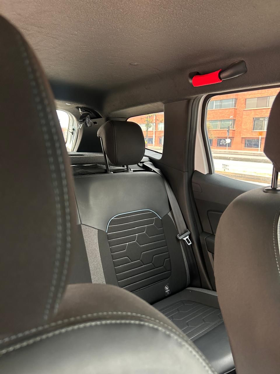 DUSTER ICONIC 2024 4X4 - Image 4