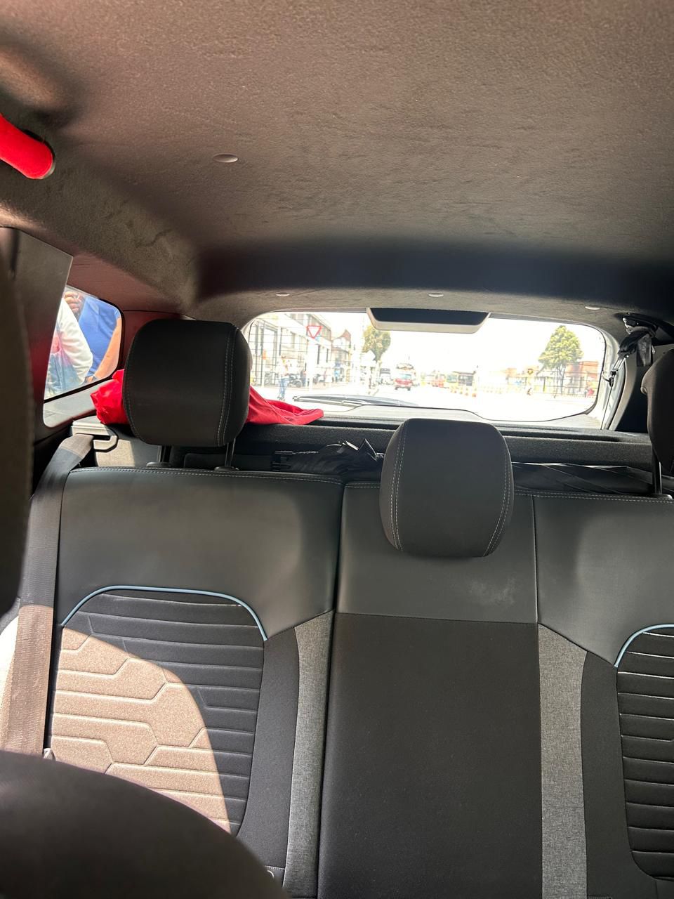 DUSTER ICONIC 2024 4X4 - Image 3