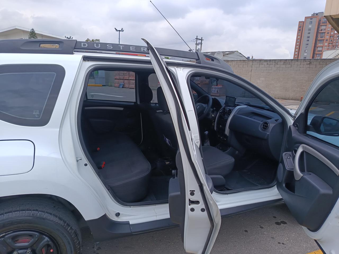 RENAULT DUSTER ZEN - Image 10