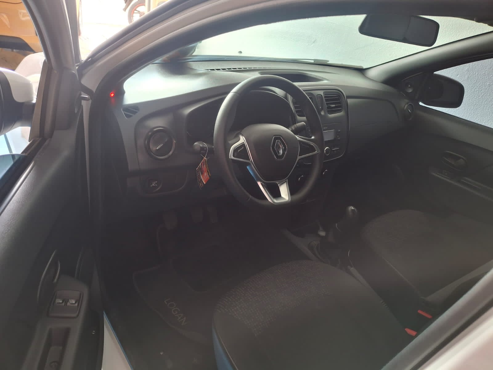 RENAULT LOGAN - Image 5