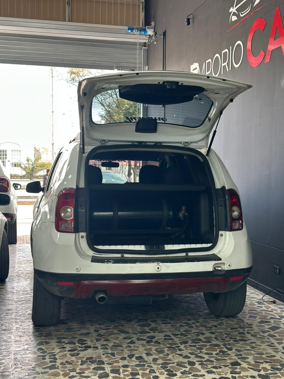 DUSTER 4X4 - Image 4