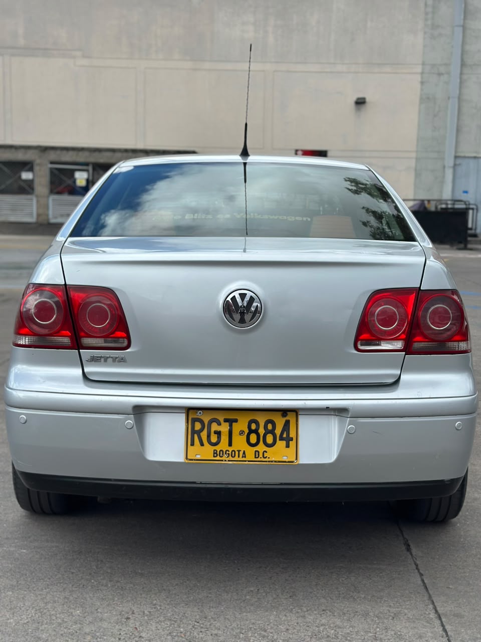 Volkswagen Jetta 2011 - Image 2